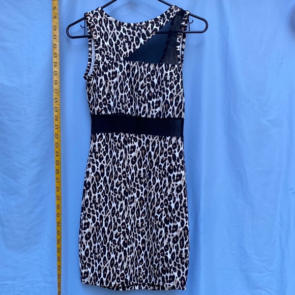 Robe Charlotte Russe Taille M - Imprimé Noir Et Blanc, Découpe Devant, Occasion Très Bon état